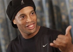 Phẫu thuật răng rồi, Ronaldinho vẫn bị fan nữ chê