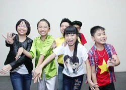 Phương Mỹ Chi bẽn lẽn bên các bạn The Voice Kids