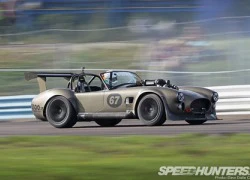 'Quái vật' Shelby Cobra V12