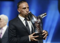 Ribery tươi rói bên phần thưởng danh giá