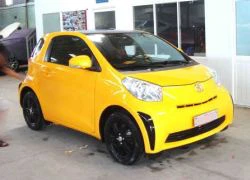 Toyota iQ cách điệu với màu vàng Lamborghini tại Sài Gòn