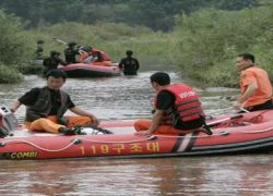 Triều Tiên cắt ngắn tập trận vì lũ lụt