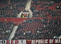 Báo động đỏ cho Man United: Khán đài trống Old Trafford!