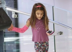 Bé Suri Cruise được mẹ tặng điện thoại iPhone