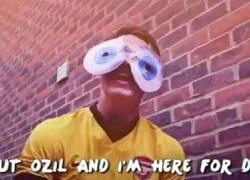 CĐV Arsenal hát rap về Mesut Oezil