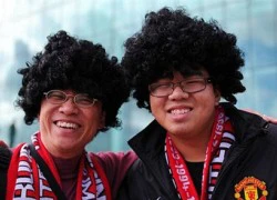 CĐV M.U đội tóc giả, nhảy múa chào mừng Fellaini