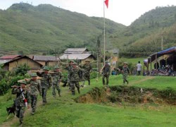 Công binh dò gỡ mìn ở biên giới Hà Giang