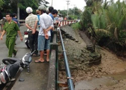 Cướp giỏ xách nữ hiệu phó, 2 tên cướp nhảy sông tẩu thoát