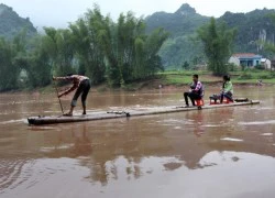 Độc đáo nơi học trò vác mái chèo đi học