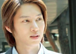 Kim Heechul (Super Junior) muốn chặt tay fan cuồng