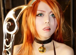 Lác mắt với bộ cosplay quá nóng bỏng