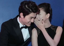 Lee Ki Woo và Ngô Thanh Vân rỉ tai nhau thân mật