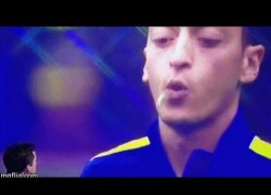 Màn tâng kẹo cao su cực đỉnh của Mesut Oezil