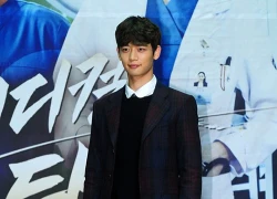 Minho (SHINee) không để tâm chuyện bị đồng môn chê diễn dở