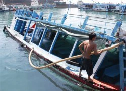 Nha Trang: Tàu du lịch chìm lúc nửa đêm