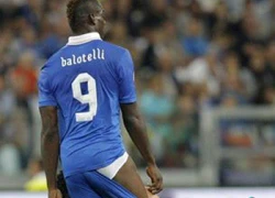 Những hình ảnh hài hước &#8216;khó đỡ&#8217; của Balotelli