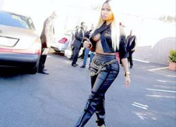 Nicki Minaj diện áo hớ hênh lộ nhũ hoa trên phố