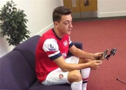 Ozil tiết lộ bí mật trong phòng thay đồ Arsenal