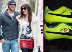 Sergio Ramos khoe giầy thêu tên bạn gái