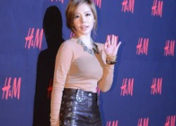 Sunny (SNSD) gây chú ý với trang phục gợi cảm