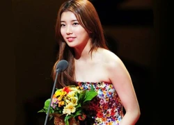 Suzy mang "cả rừng hoa" lên sân khấu Seoul Drama Awards 2013