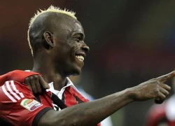 Trêu chọc quá đà, Balotelli suýt bị đồng đội tẩn