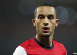 Walcott lên bàn mổ: Arsenal mừng, tuyển Anh lo