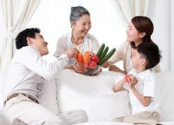 Bà nội ghét vì con đẹp giống mẹ