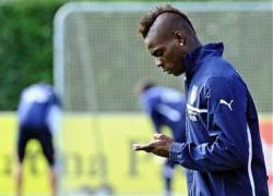 Balotelli gây bão trên Twitter, cả đội&#8230; lãnh đủ!