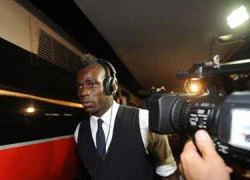 Balotelli va chạm với người quay phim