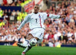 Beckham sút phạt thần sầu nhờ&#8230; đồ chơi của chị gái