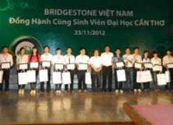 Bridgestone Việt Nam trao tặng học bổng tại Bình Định