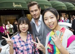 Cả nhà Becks giả cùng nhau lộ diện