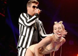 Ca sĩ cùng diễn màn &#8220;thô tục&#8221; đổ hết lỗi cho Miley Cyrus