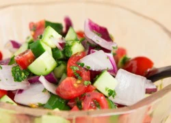 [Chế biến] &#8211; Salad dưa chuột và hành tím