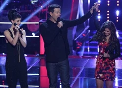 Christina 'sáng nắng chiều mưa' trên ghế nóng The Voice Mỹ