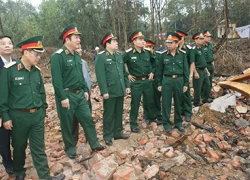 Đại tướng Phùng Quang Thanh kiểm tra vụ cháy nổ kho pháo hoa