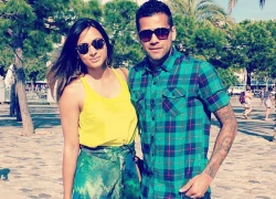 Dani Alves sành điệu bên người yêu hơn tuổi