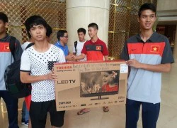 Đồng đội U19 chung tiền mua TV tặng bố mẹ Công Phượng