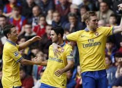 Fan Arsenal làm "ảo thuật" mừng chiến thắng trước Crystal Palace