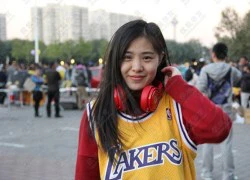 Fan nữ Trung Quốc dễ thương gây sốt của CLB bóng rổ LA Lakers