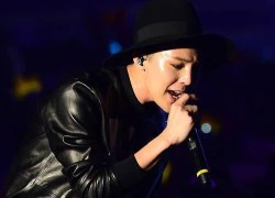 G-Dragon và Seungri "song kiếm hợp bích" chọc cười fan trên sân khấu