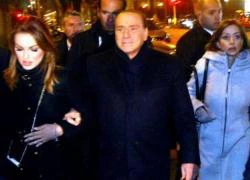 Ghen tuông ai bằng bồ Berlusconi