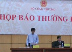 "Giá xăng trong nước không thể giảm ngay"