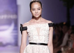 Hoa hậu Hương Giang gợi cảm catwalk sau sinh con