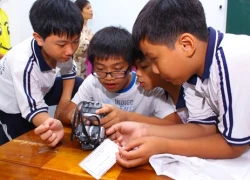 Học sinh tranh tài tại cuộc thi Robotics 2013