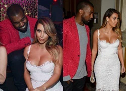 Kanye West say sưa ngắm ngực Kim Kardashian