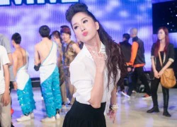 Khánh Thi &quot;cưa sừng làm nghé&quot; với style nữ sinh