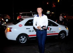 Lê Hoàng đi taxi chấm thi Én Vàng