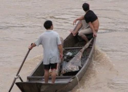 Liều mình trong mưa lũ